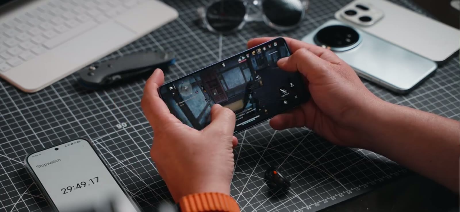 The test: 4K60 export and a heavy game, simultaneously